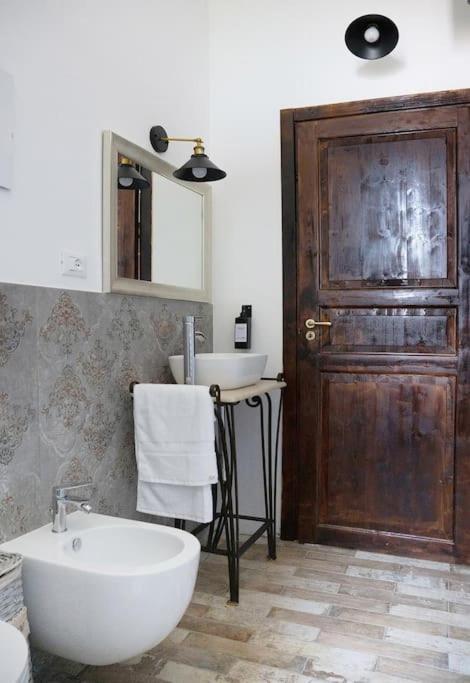 Un Passo Dalle Torri Σαν Τζιμινιάνο Εξωτερικό φωτογραφία